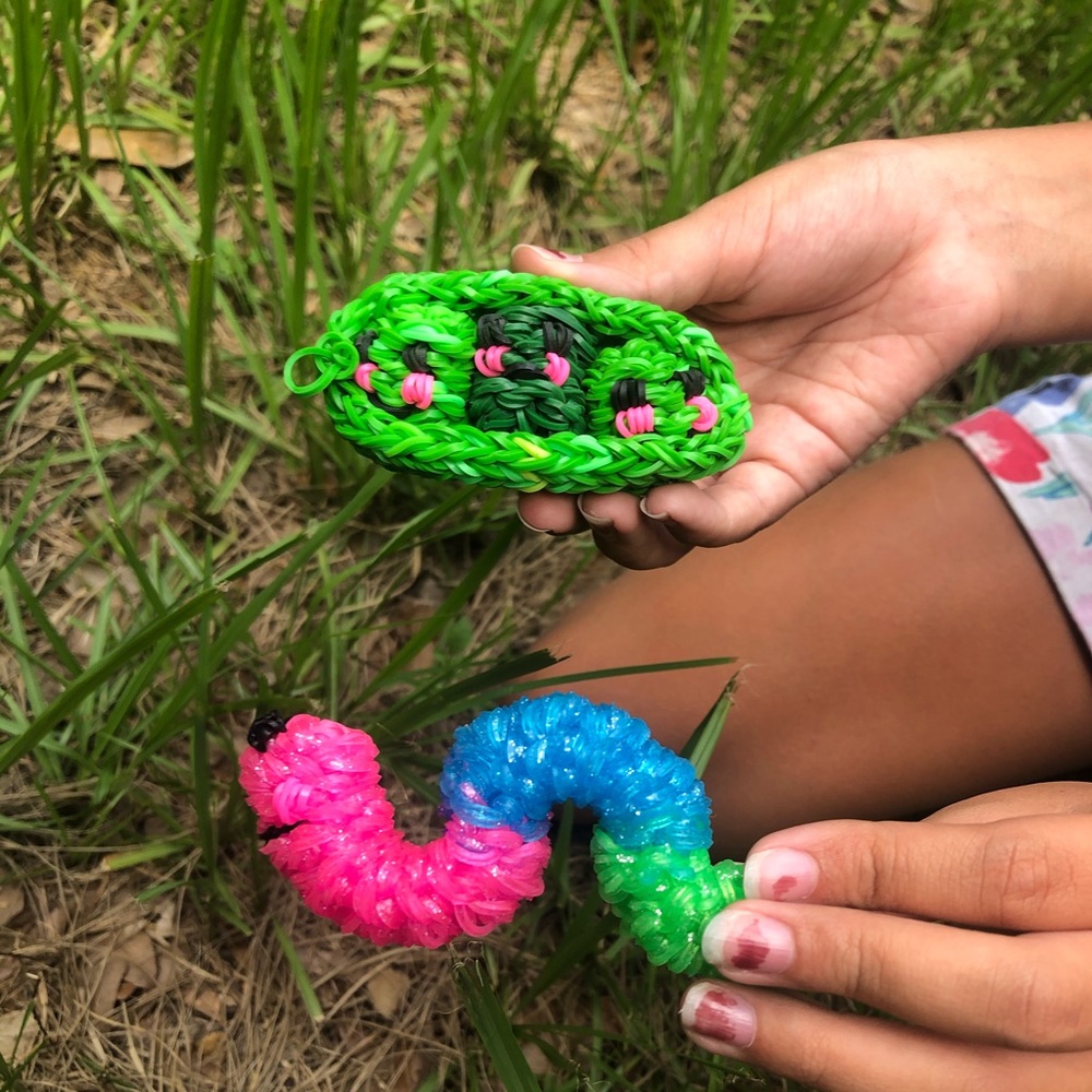 🌈rainbow loom gummy worm and 3 peas in a pod!